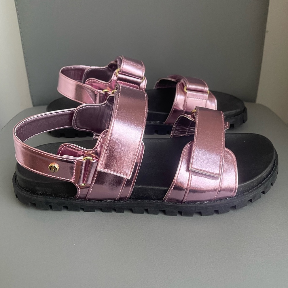 Guess Metallic Pink Sandals Women’s Size 10